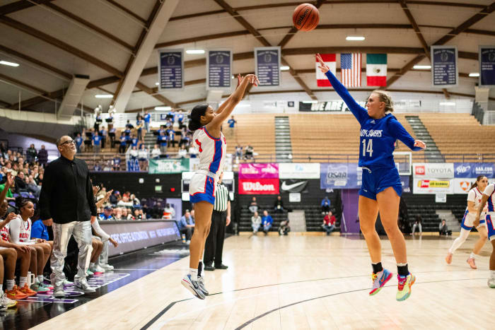 Benson Grants Pass 6A Oregon girls basketball quarterfinal 2024 Naji Saker -60